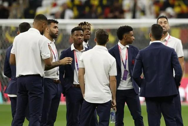 1669573399051029392.jpg 665.jpg